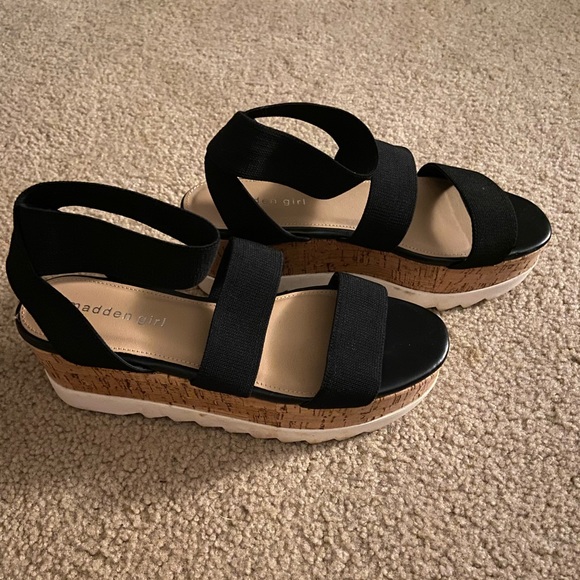 Plantform sandals. Super comfortable and great for special occasions! - Picture 1 of 2